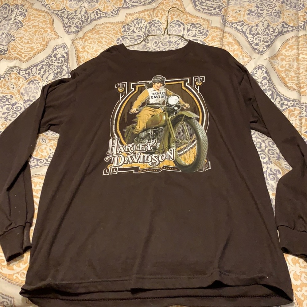 Women’s medium Harley Davidson shirt